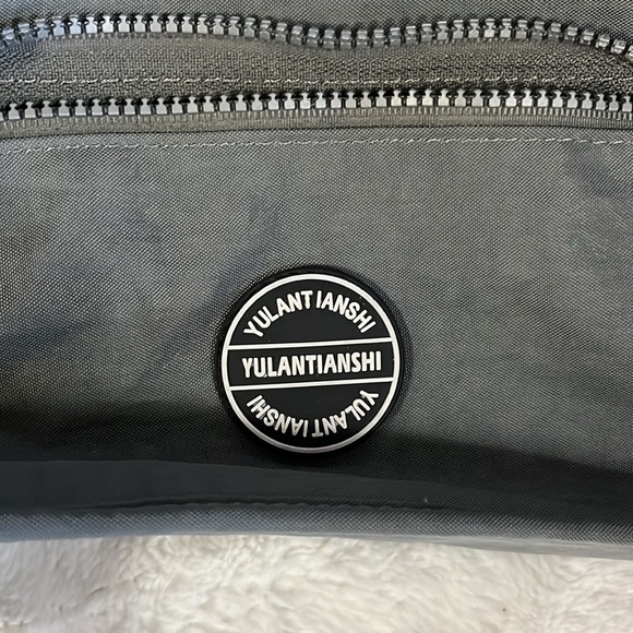 Travel purse with lots of pockets and adjustable strap grey - Picture 2 of 9